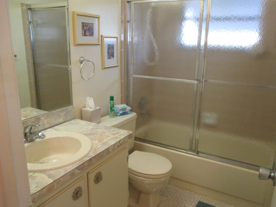 最近售出: $132,900 (2 贝兹, 2 浴室, 1250 平方英尺)