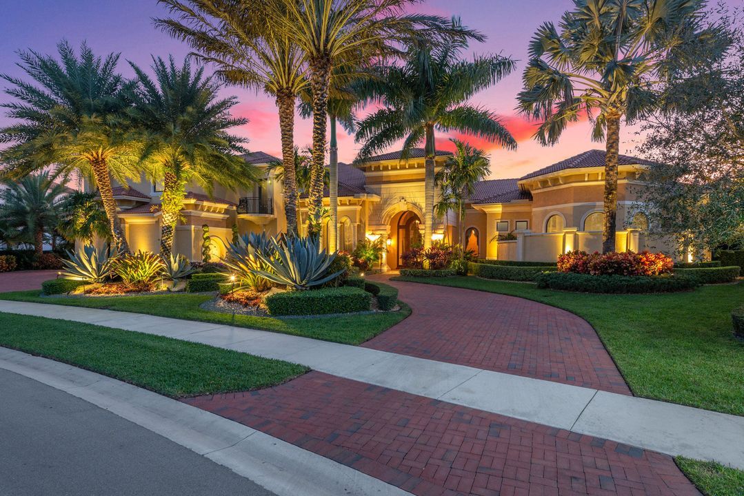 Recently Sold: $3,450,000 (6 beds, 6 baths, 8363 Square Feet)