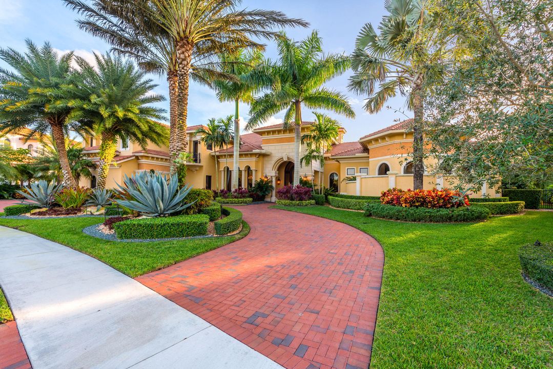 Recently Sold: $3,450,000 (6 beds, 6 baths, 8363 Square Feet)