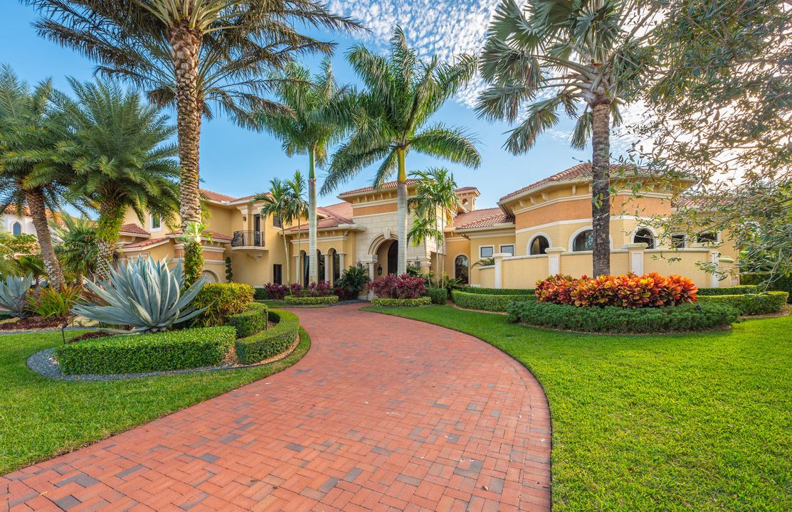 Recently Sold: $3,450,000 (6 beds, 6 baths, 8363 Square Feet)