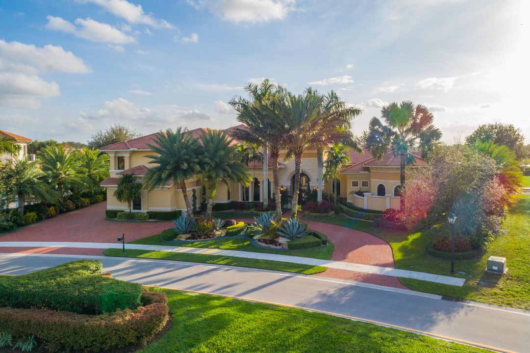Recently Sold: $3,450,000 (6 beds, 6 baths, 8363 Square Feet)