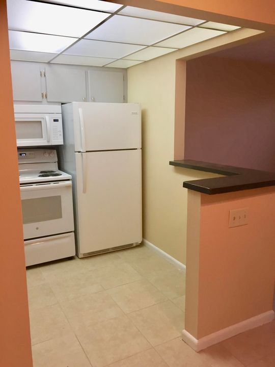 Recently Rented: $900 (1 beds, 1 baths, 615 Square Feet)