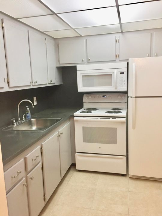 Recently Rented: $900 (1 beds, 1 baths, 615 Square Feet)