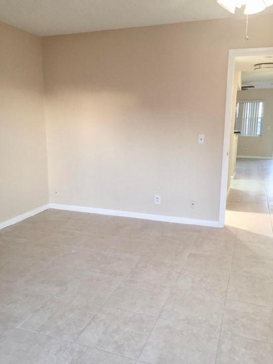 Recently Rented: $900 (1 beds, 1 baths, 615 Square Feet)