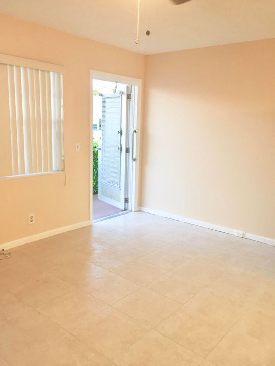 Recently Rented: $900 (1 beds, 1 baths, 615 Square Feet)