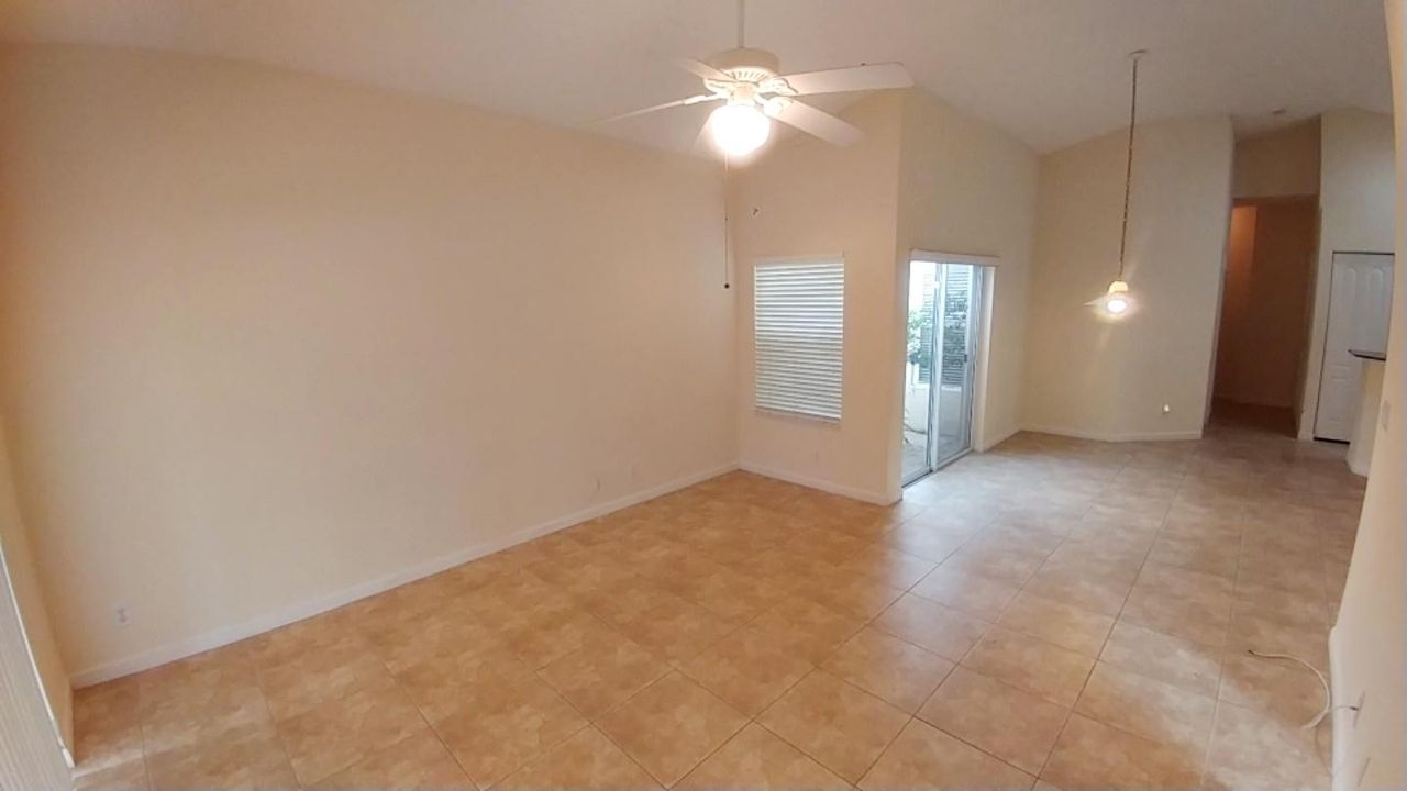 Recently Rented: $1,999 (3 beds, 2 baths, 1399 Square Feet)