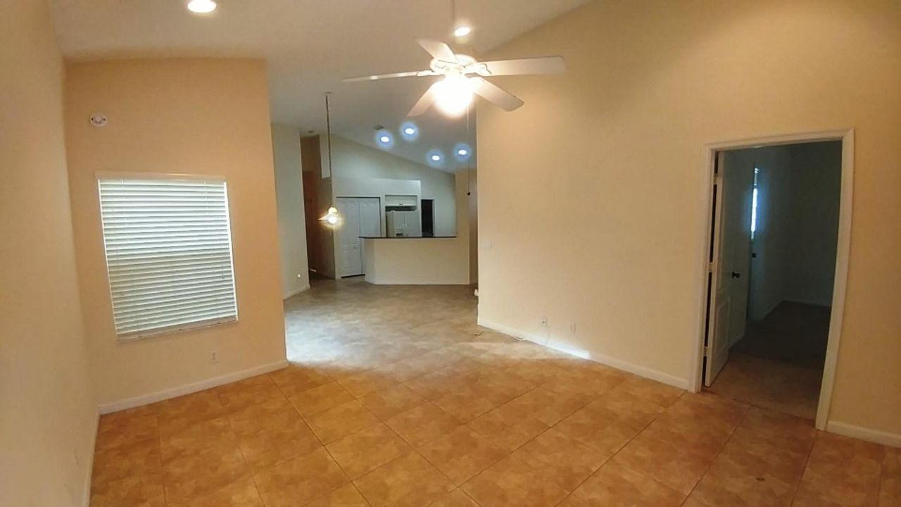 Recently Rented: $1,999 (3 beds, 2 baths, 1399 Square Feet)