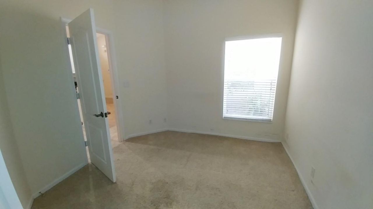 Recently Rented: $1,999 (3 beds, 2 baths, 1399 Square Feet)