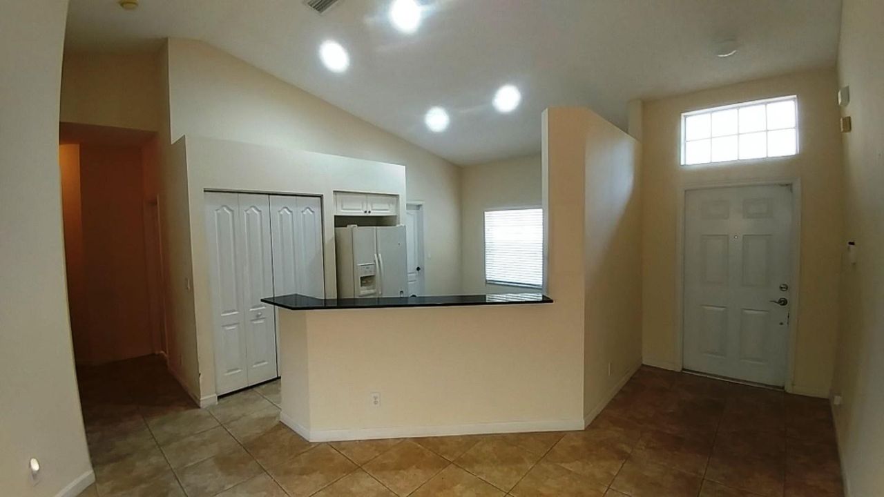 Recently Rented: $1,999 (3 beds, 2 baths, 1399 Square Feet)