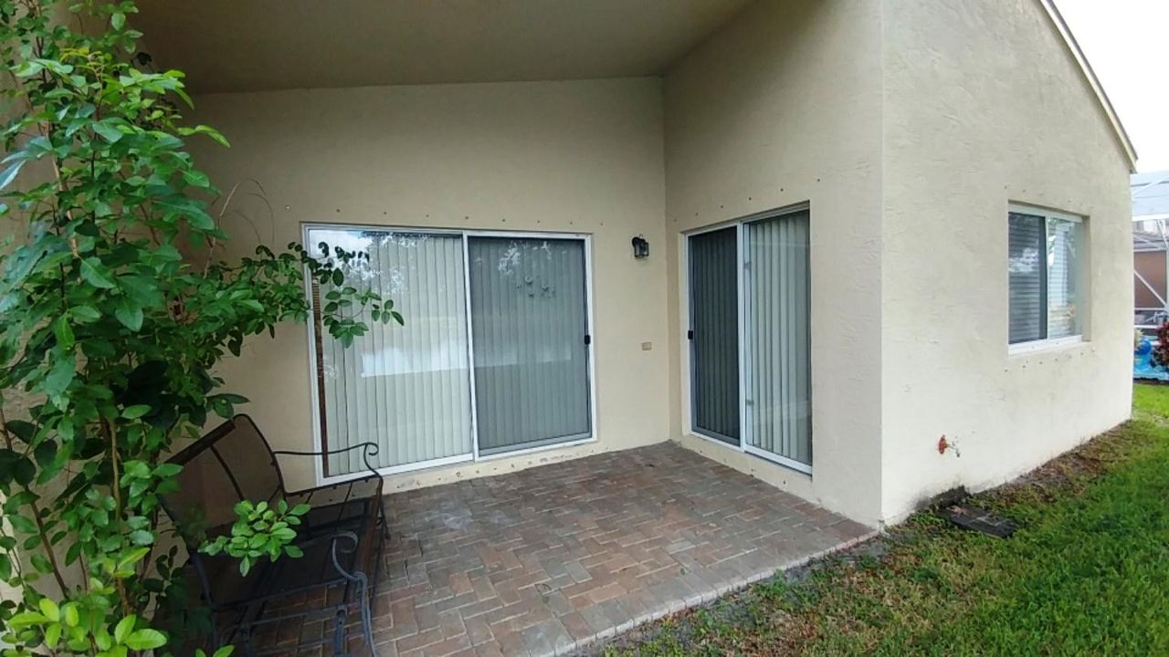 Recently Rented: $1,999 (3 beds, 2 baths, 1399 Square Feet)