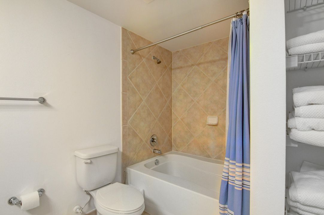 最近租的: $3,200 (3 贝兹, 2 浴室, 1385 平方英尺)