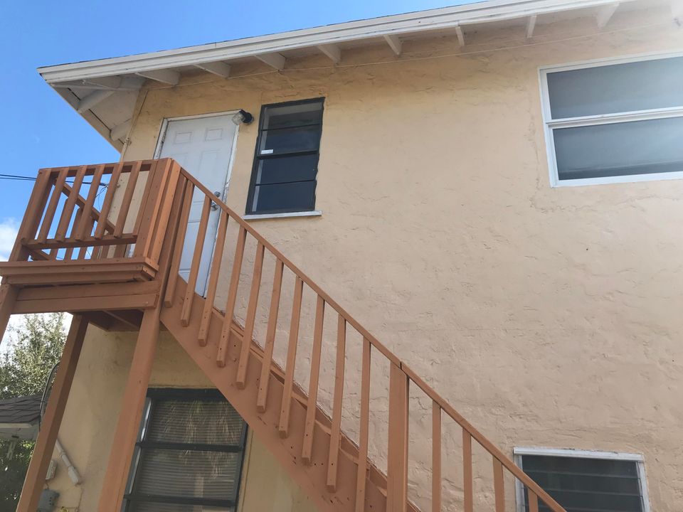 Recently Rented: $975 (2 beds, 1 baths, 576 Square Feet)