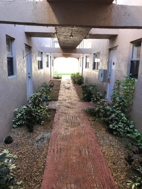 最近售出: $89,900 (1 贝兹, 1 浴室, 512 平方英尺)