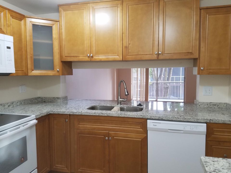 Recently Rented: $1,250 (1 beds, 1 baths, 800 Square Feet)