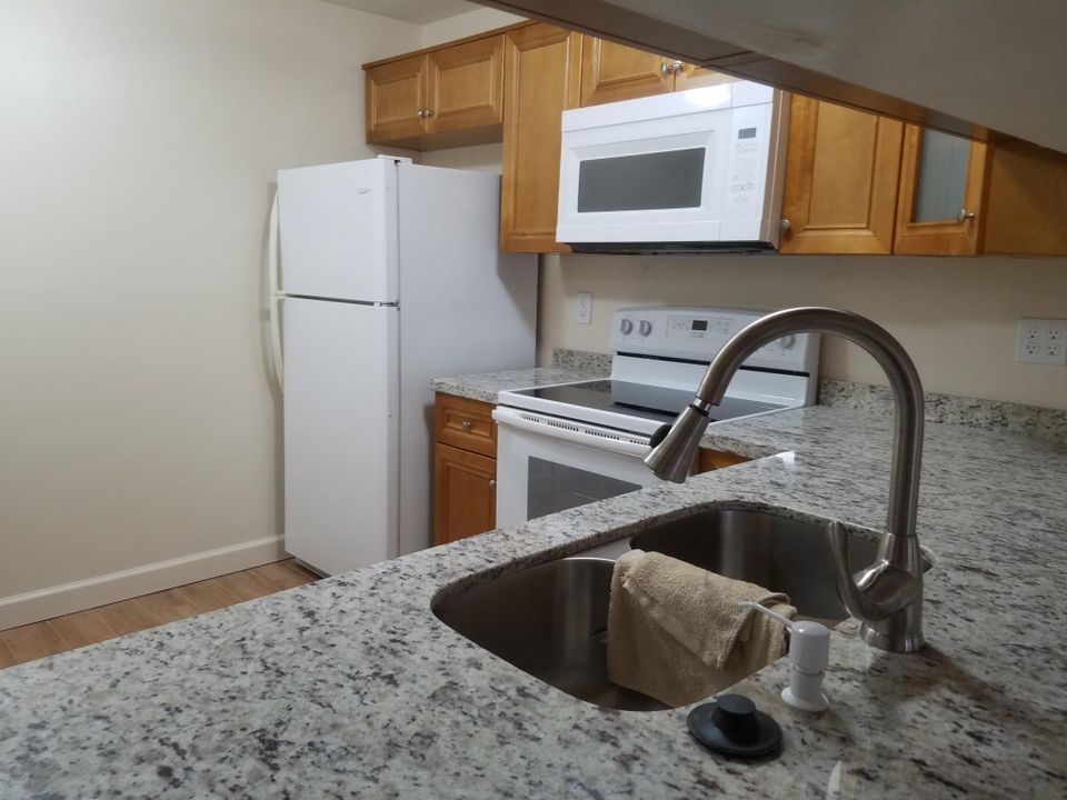 Recently Rented: $1,250 (1 beds, 1 baths, 800 Square Feet)