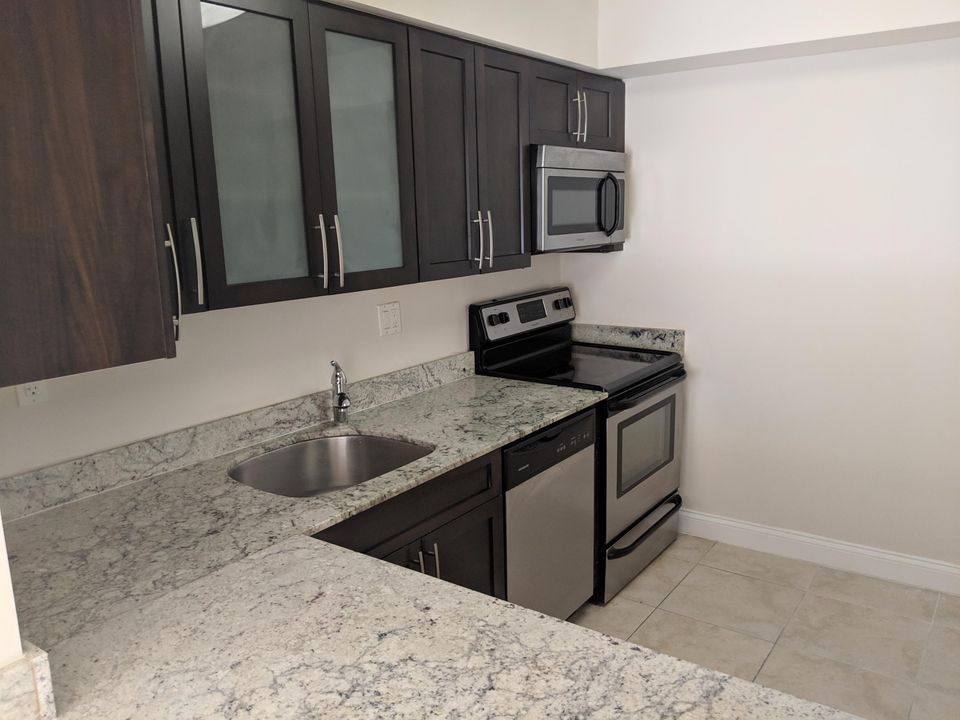 Recently Rented: $1,850 (1 beds, 1 baths, 830 Square Feet)