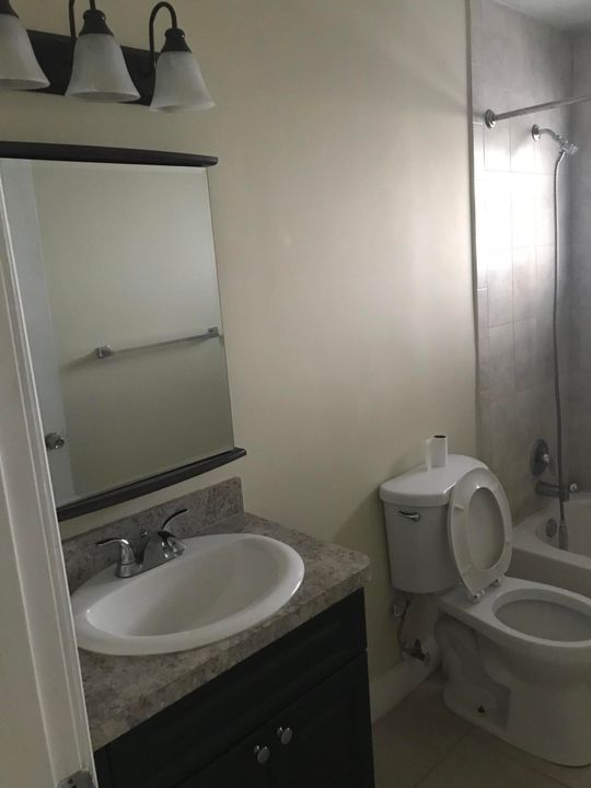 Недавно арендовано: $950 (2 спален, 1 ванн, 800 Квадратных фут)