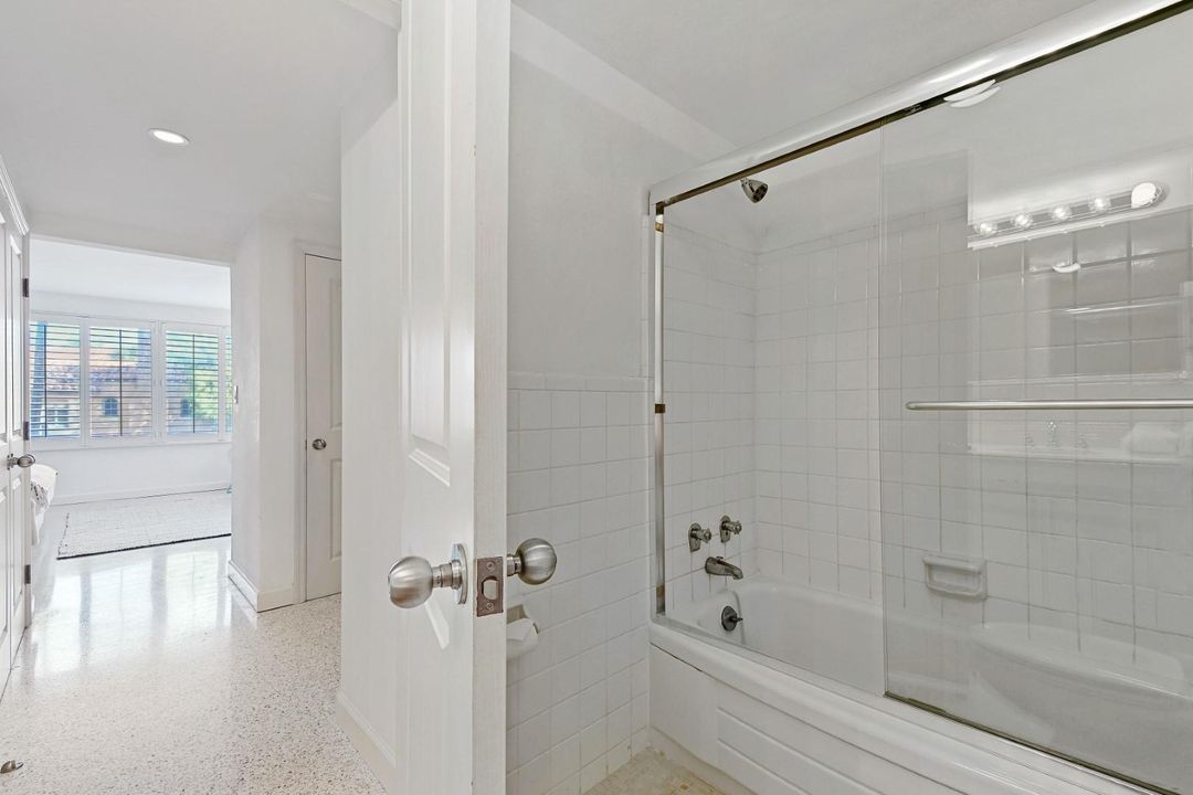 最近租的: $10,000 (2 贝兹, 2 浴室, 1395 平方英尺)