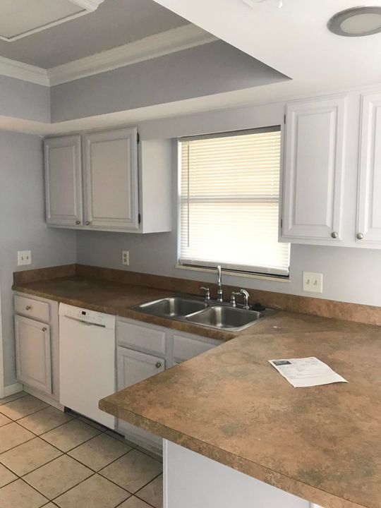 Recently Rented: $1,400 (3 beds, 2 baths, 1296 Square Feet)