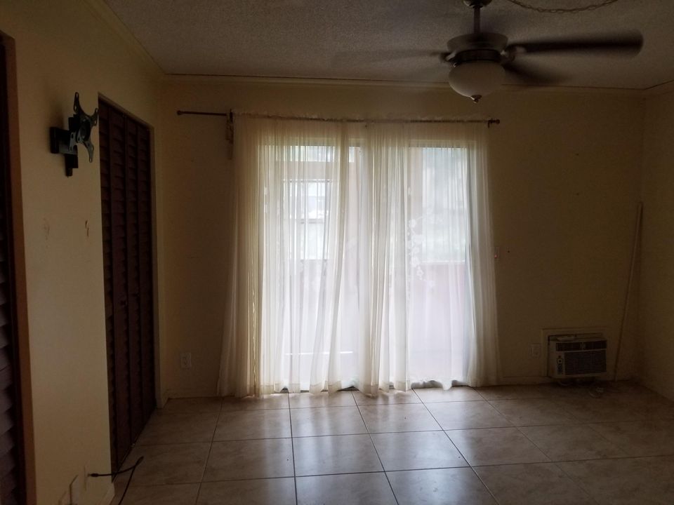 Recently Sold: $84,000 (1 beds, 1 baths, 685 Square Feet)