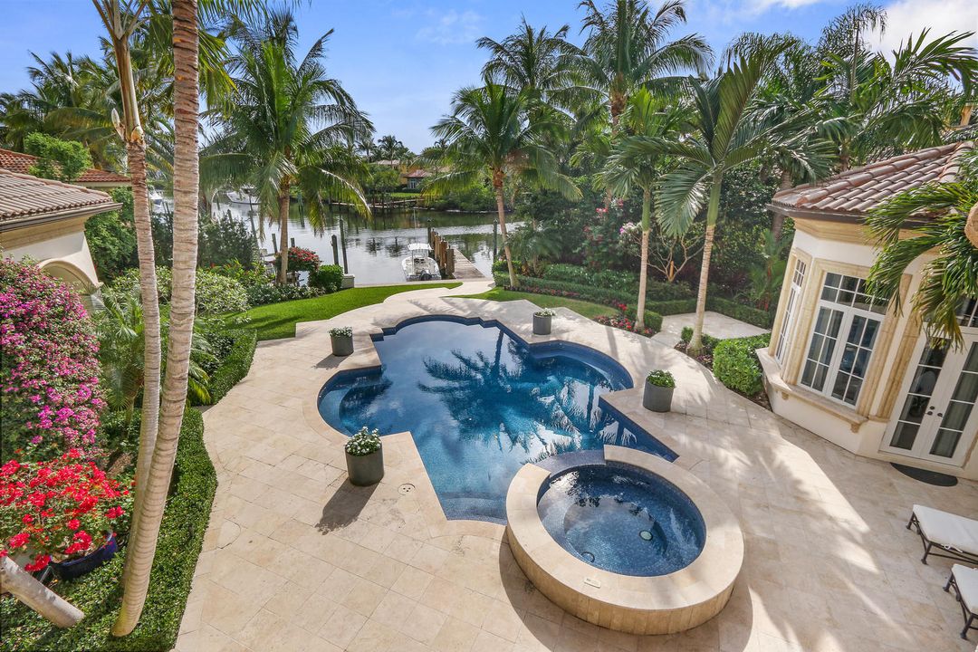 Recently Sold: $4,100,000 (5 beds, 6 baths, 7434 Square Feet)