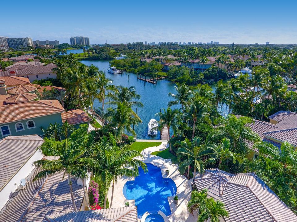 Recently Sold: $4,100,000 (5 beds, 6 baths, 7434 Square Feet)