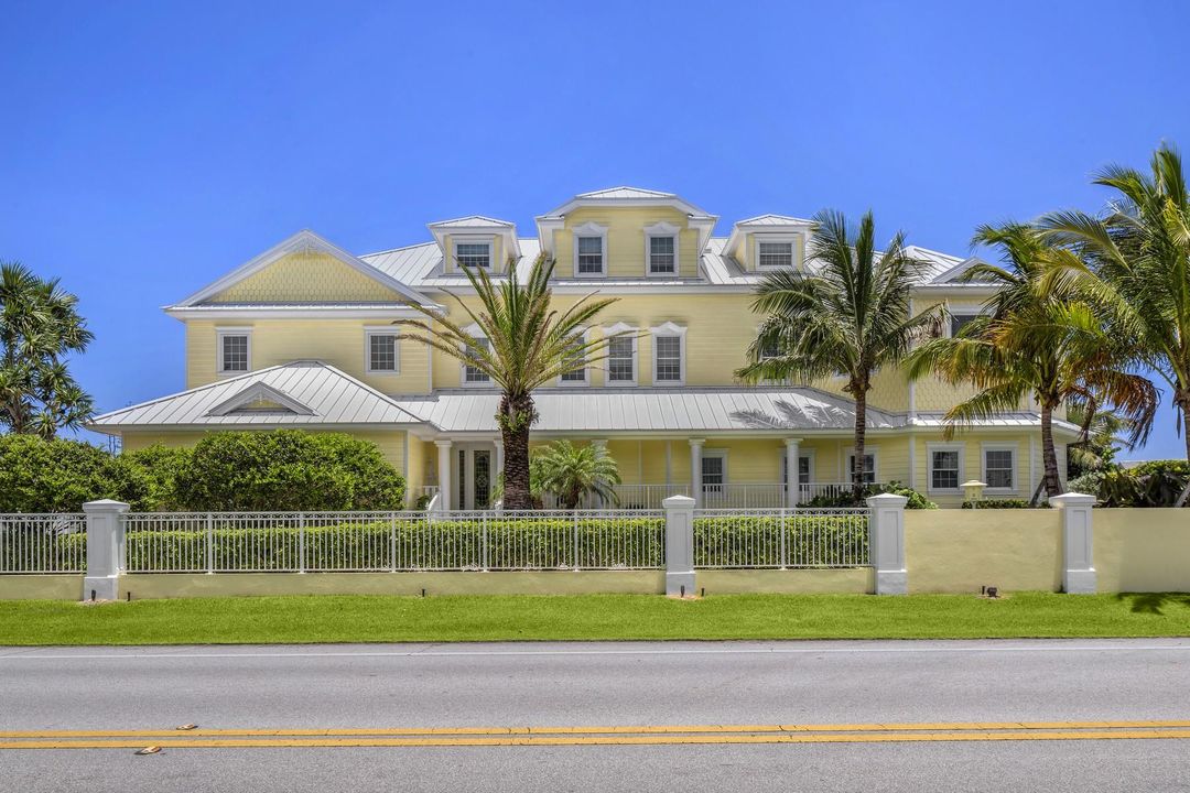 Recently Sold: $3,250,000 (5 beds, 5 baths, 6419 Square Feet)