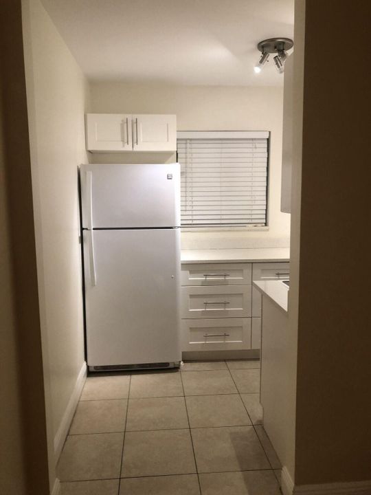 Recently Rented: $1,000 (1 beds, 1 baths, 700 Square Feet)