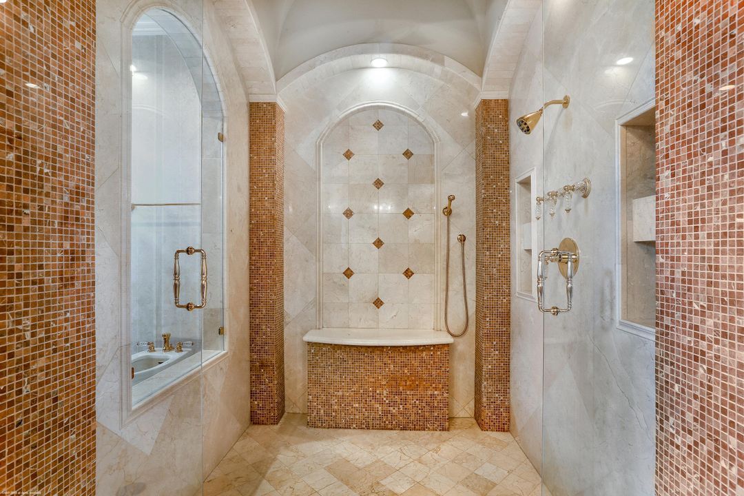 最近售出: $6,000,000 (7 贝兹, 8 浴室, 14370 平方英尺)
