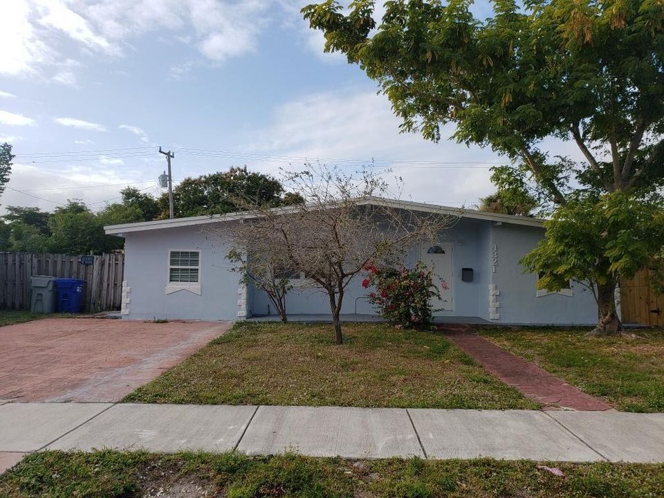 Recently Rented: $2,000 (4 beds, 2 baths, 1460 Square Feet)