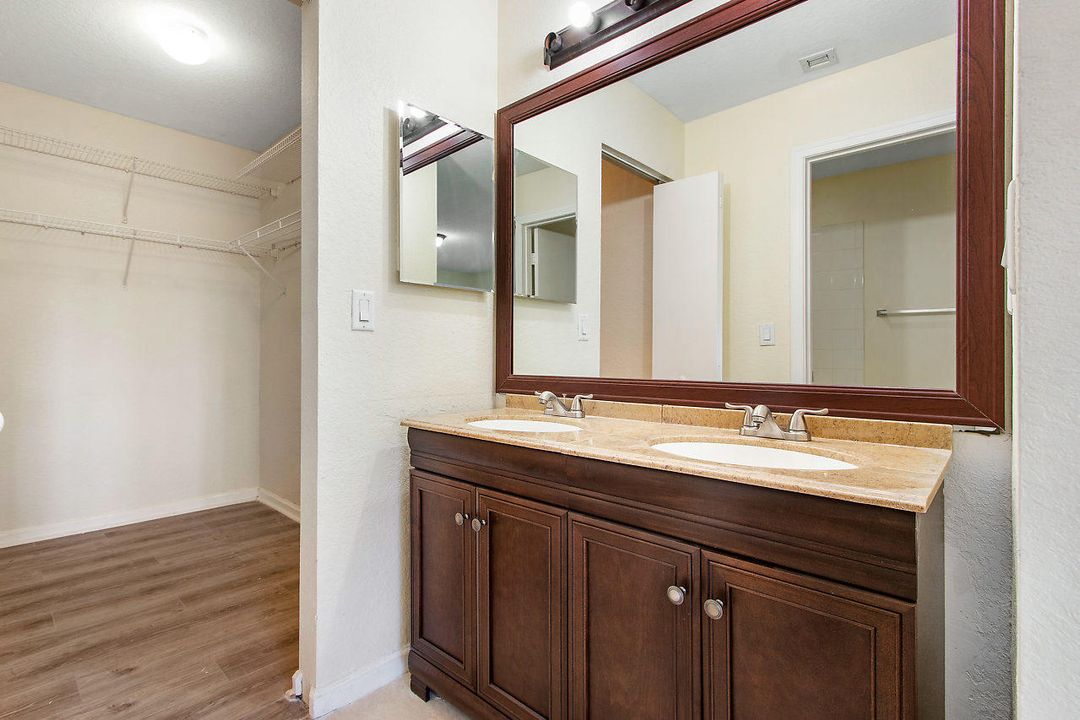 最近租的: $1,700 (3 贝兹, 2 浴室, 1475 平方英尺)