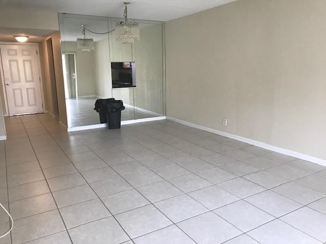 Recently Rented: $1,200 (2 beds, 2 baths, 907 Square Feet)