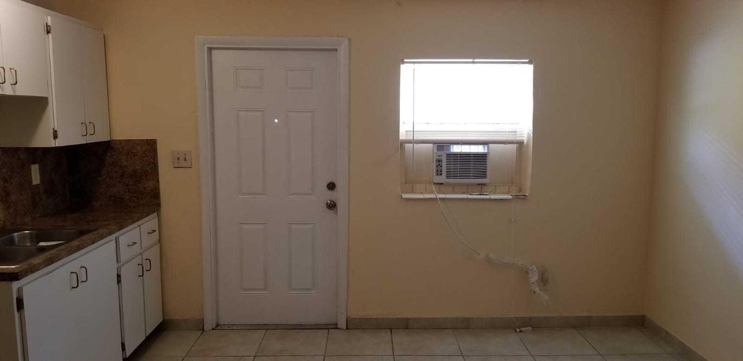 Recently Rented: $750 (0 beds, 1 baths, 450 Square Feet)