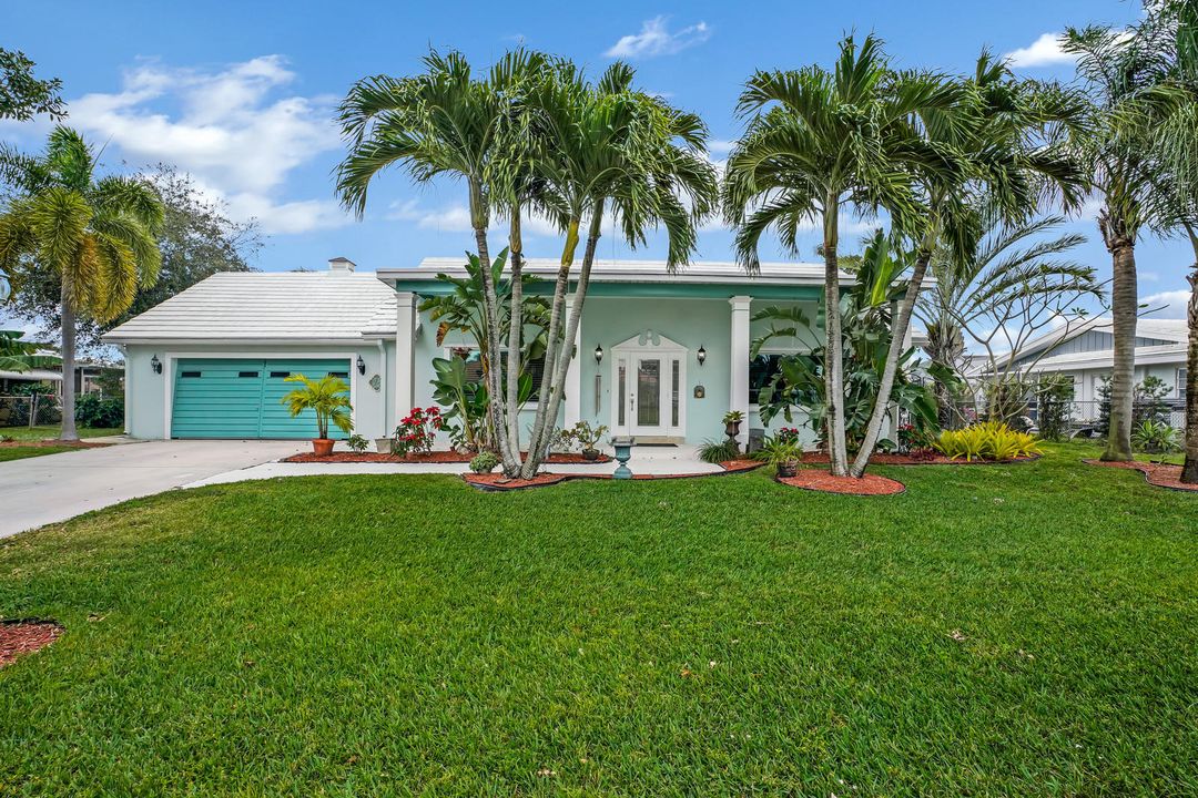 Recently Sold: $585,000 (3 beds, 3 baths, 2568 Square Feet)