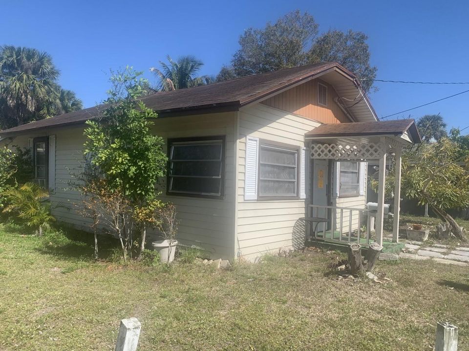 Recently Sold: $25,000 (3 beds, 2 baths, 1900 Square Feet)