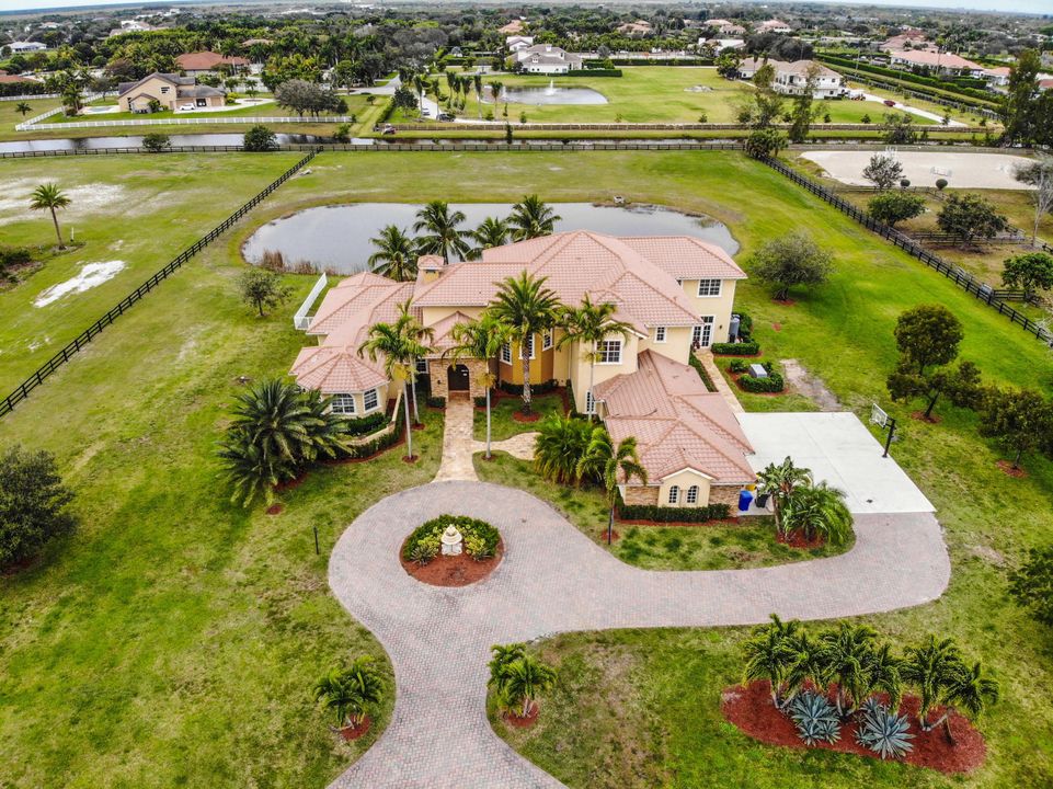Recently Sold: $10,500,000 (7 beds, 5 baths, 8291 Square Feet)
