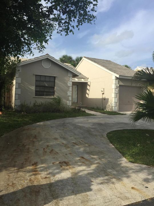 Recently Rented: $1,750 (3 beds, 2 baths, 1155 Square Feet)