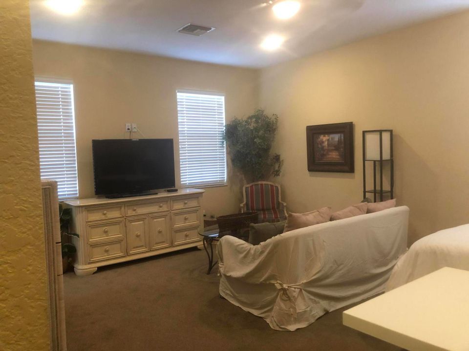 Recently Rented: $925 (1 beds, 1 baths, 500 Square Feet)