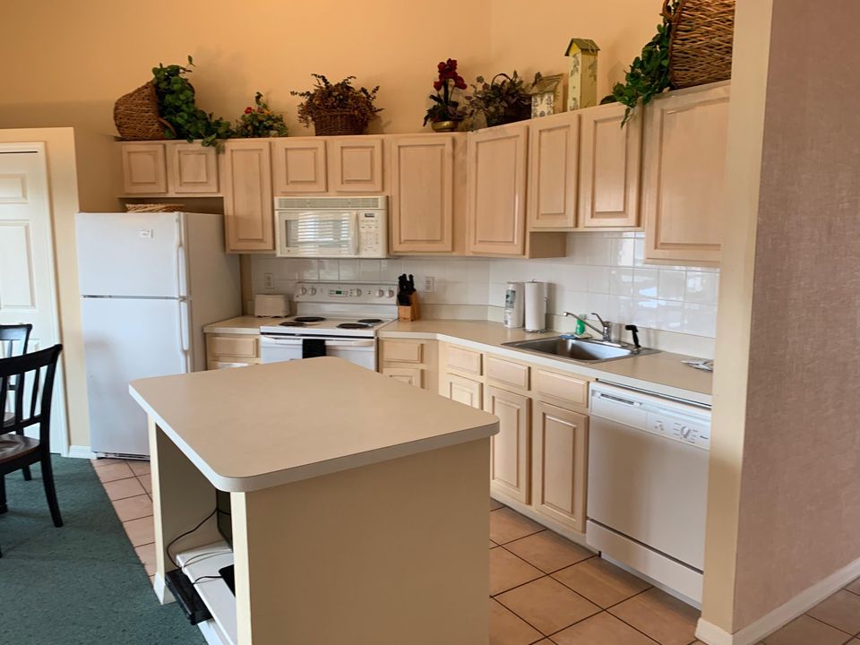 Recently Rented: $1,300 (1 beds, 1 baths, 800 Square Feet)