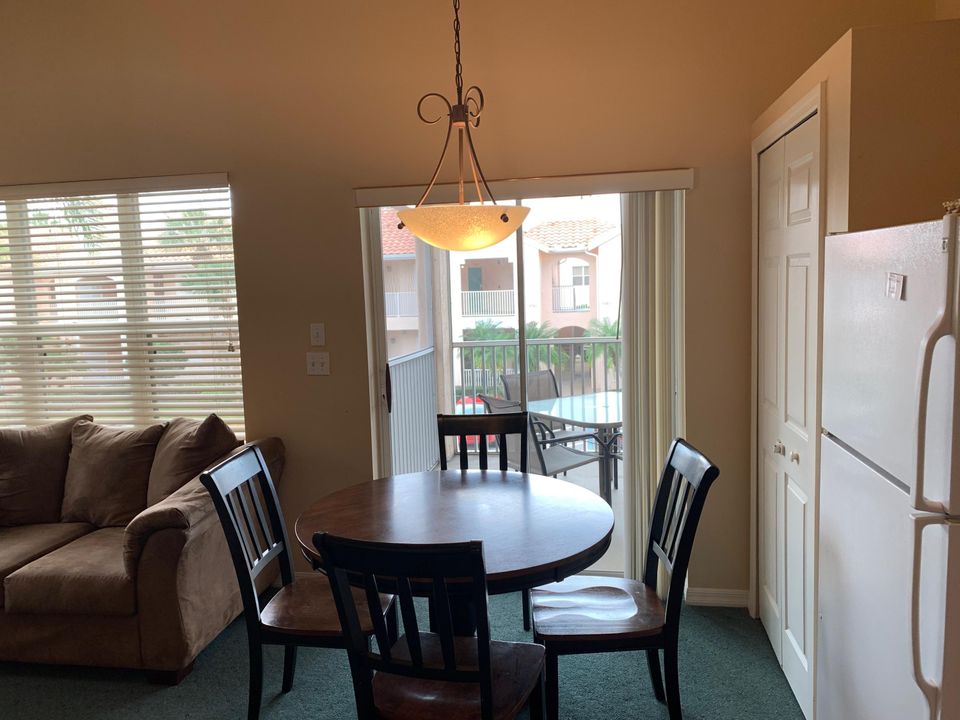 Recently Rented: $1,300 (1 beds, 1 baths, 800 Square Feet)