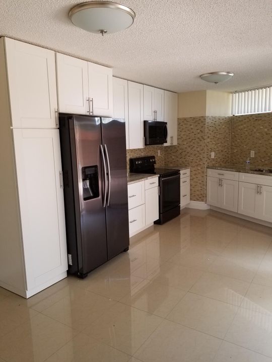 Recently Rented: $1,749 (2 beds, 2 baths, 1302 Square Feet)