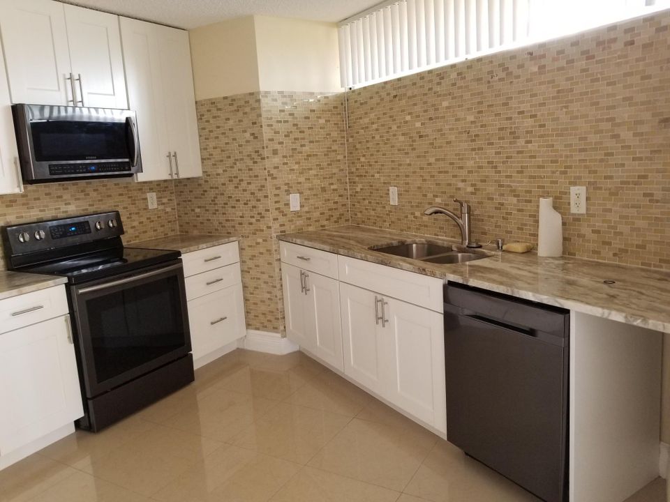 Recently Rented: $1,749 (2 beds, 2 baths, 1302 Square Feet)