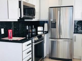 Recently Rented: $3,200 (2 beds, 2 baths, 1100 Square Feet)