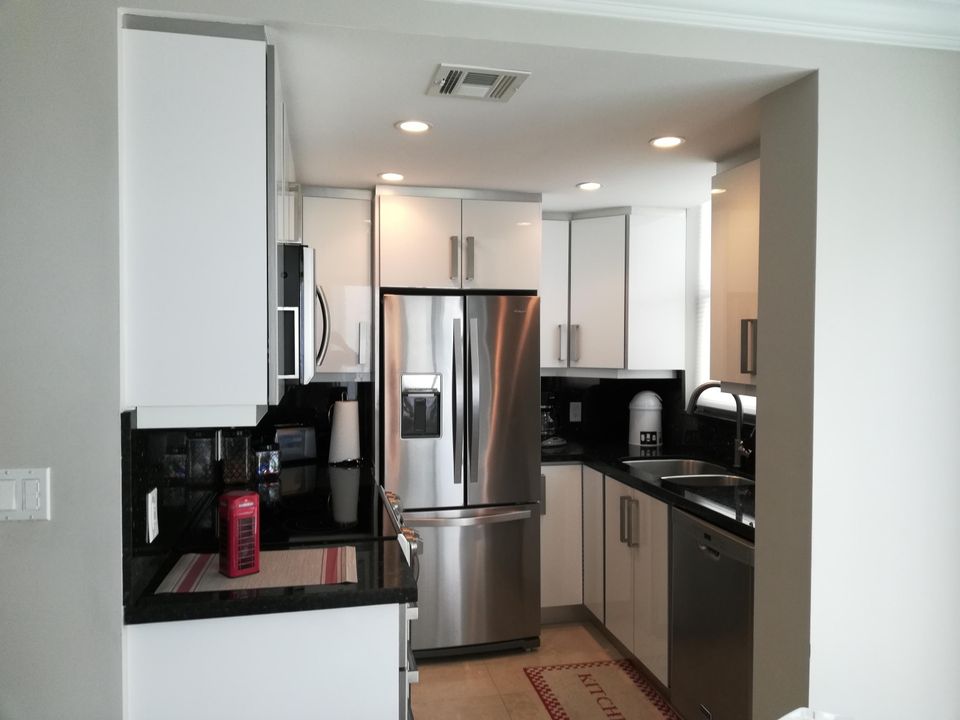 Recently Rented: $3,200 (2 beds, 2 baths, 1100 Square Feet)