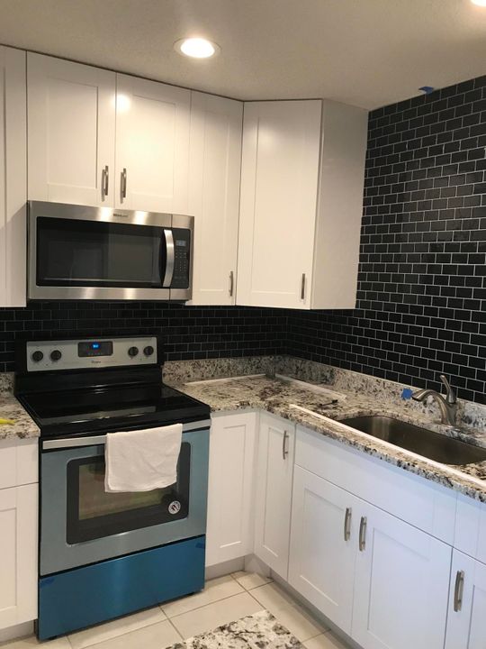 Recently Rented: $990 (1 beds, 1 baths, 738 Square Feet)