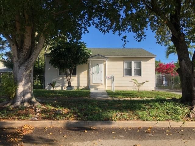 Recently Sold: $199,000 (4 beds, 2 baths, 1796 Square Feet)
