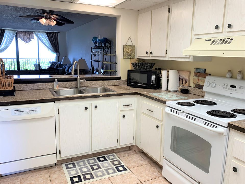 Recently Rented: $1,550 (2 beds, 2 baths, 984 Square Feet)