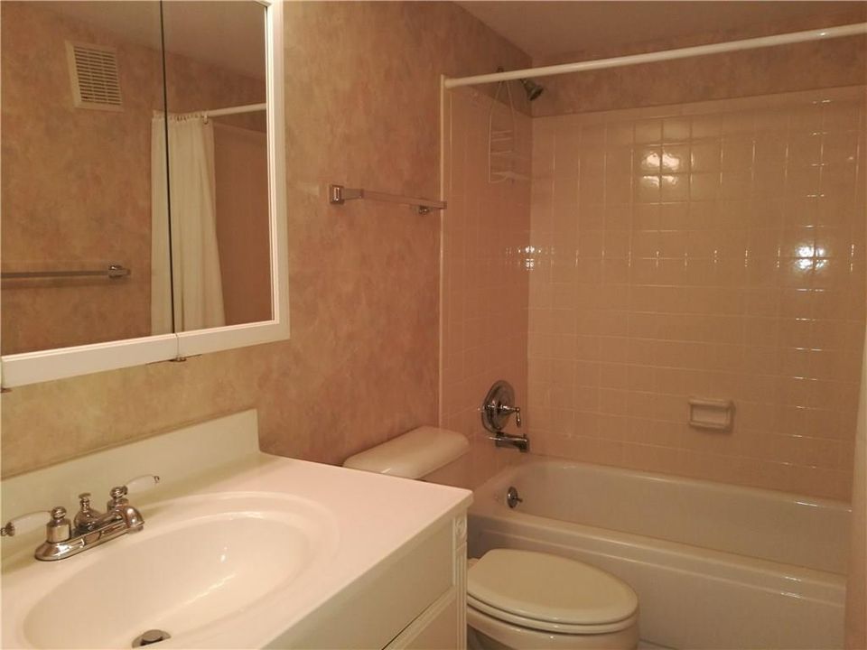 最近租的: $1,200 (2 贝兹, 2 浴室, 1134 平方英尺)