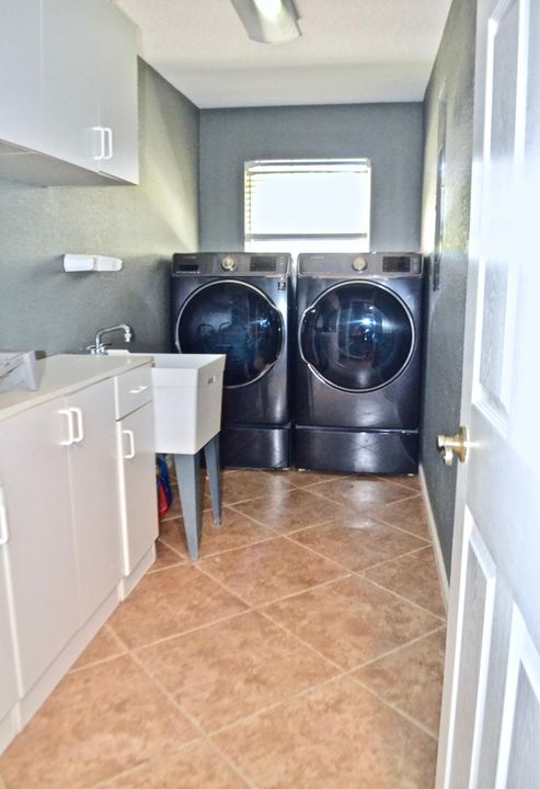 Recientemente alquilado: $3,950 (4 camas, 3 baños, 3387 Pies cuadrados)