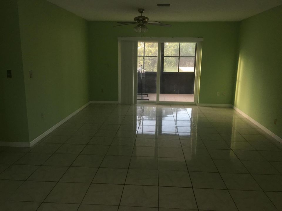 Recently Rented: $2,050 (3 beds, 2 baths, 1396 Square Feet)